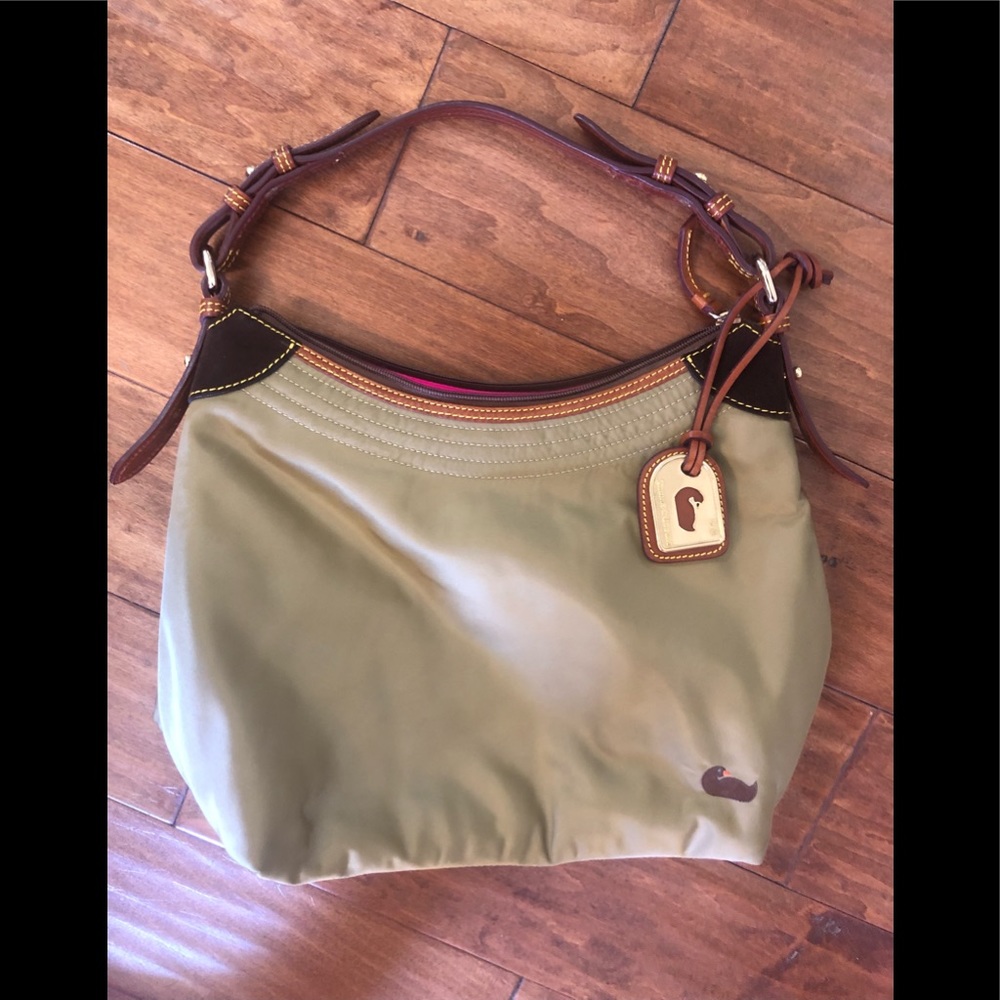 Dooney & Bourke women’s shoulder bag